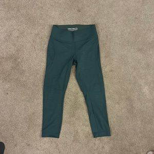 Outdoor Voices Freeform Crop Leggings. Women’s Size Small. Green